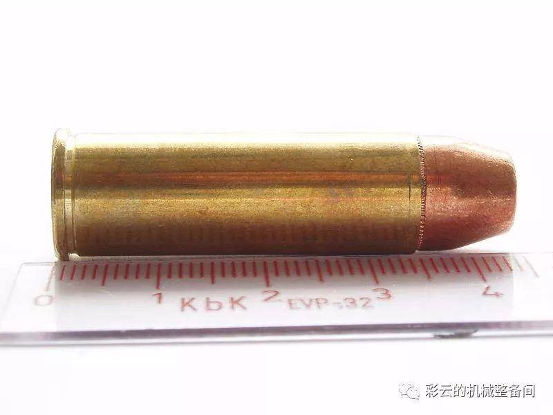 为什么老式.45 Long Colt弹壳靠近底部有道沟？