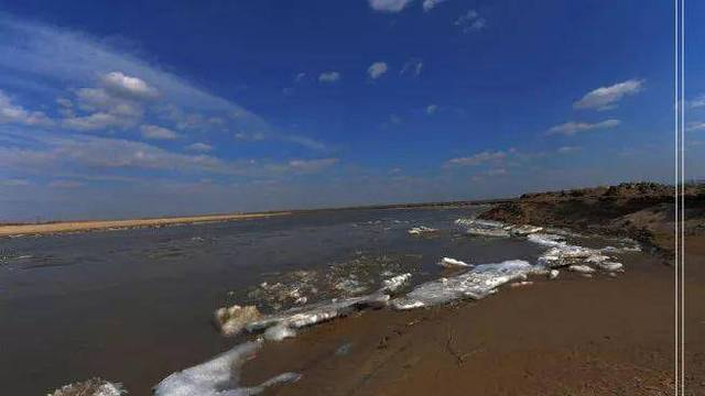 洪浪声息，巨流难渡 ―― 读《巨流河》后写