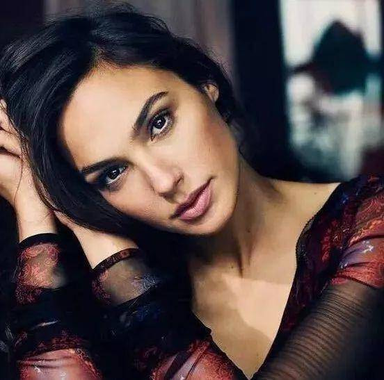 Gal Gadot：新一代美国梦为什么偏偏是她？